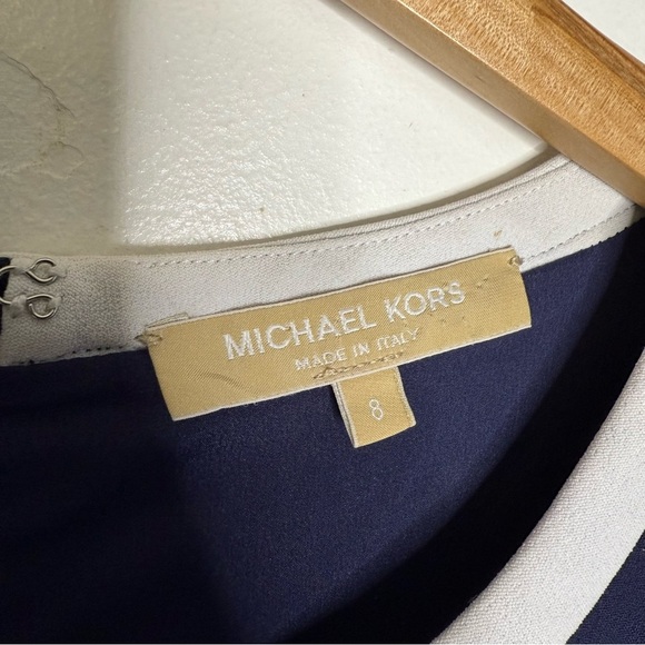 Michael Kors Collection Scoop Neck Designer Cap Sleeve
Navy Dress Career Size 8 - Picture 4 of 5